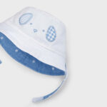 βρεφικό-καπέλο-αγόρι-mayoral-22-09486-035-διπλής-όψης-λευκό-σιέλ-γαλάζιο-μπλε-τζην-τζιν-2